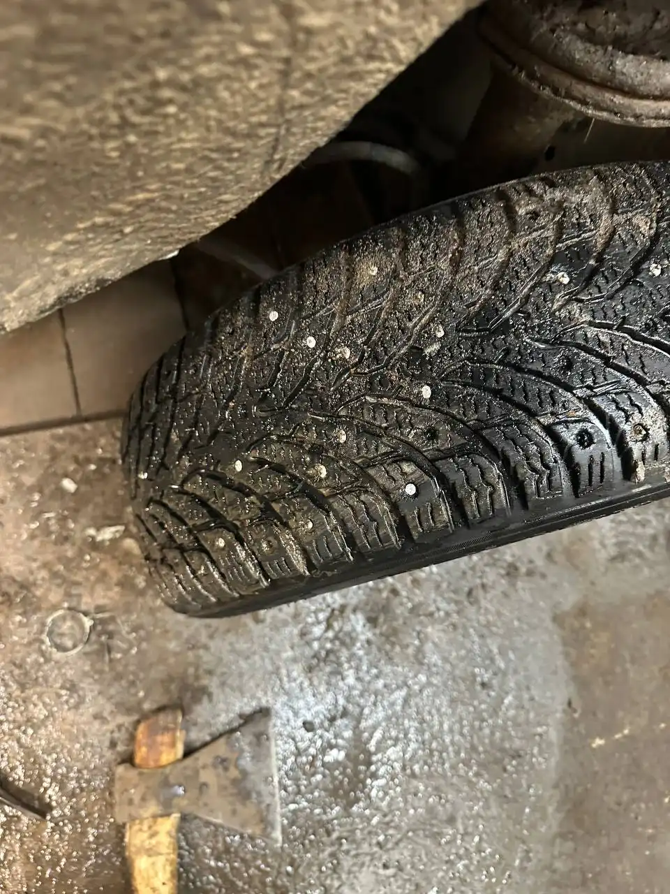 Резина хакапелита R15 185/60 R15 с шипами - Шины и диски (Запчасти) в Киров