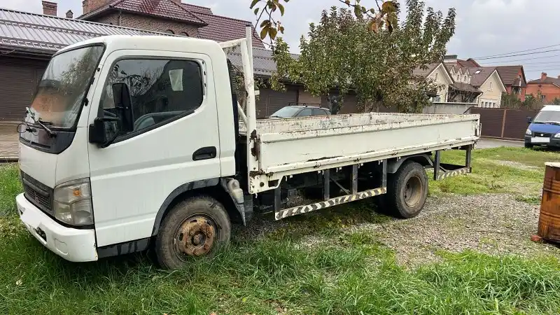 Mitsubishi Fuso 2005