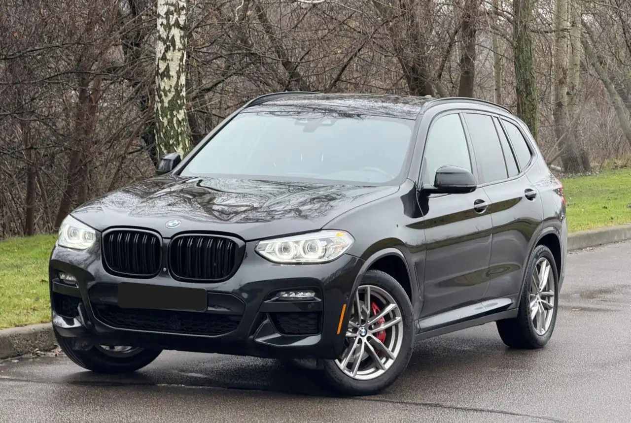 Продажа BMW X3 с бензиновым двигателем и автоматической коробкой передач