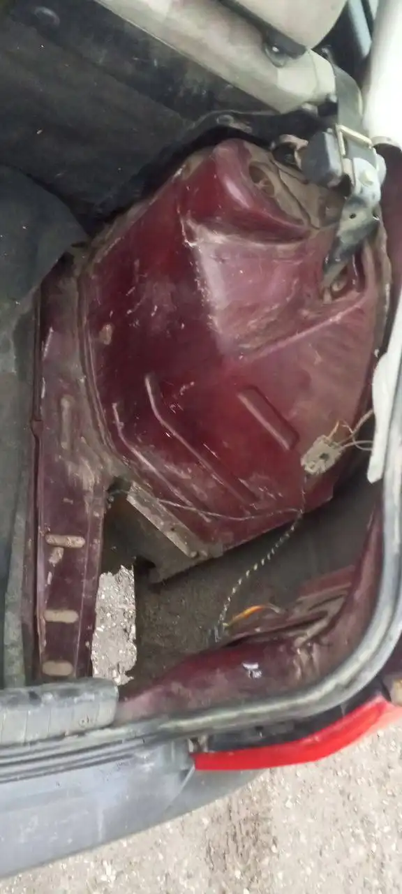 Автомобиль 2008 года с неисправностями коробки передач и кузова