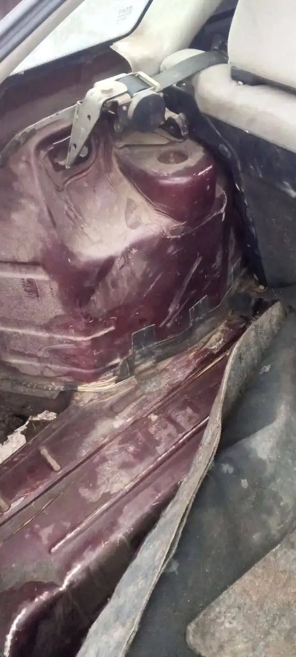 Автомобиль 2008 года с неисправностями коробки передач и кузова