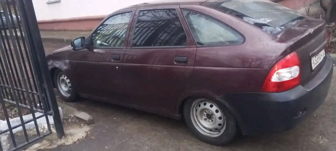 Автомобиль 2008 года с неисправностями коробки передач и кузова