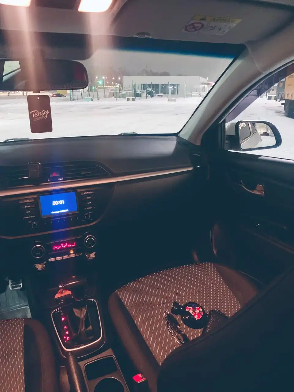 Продам автомобиль Kia Rio IV поколения 2017 года