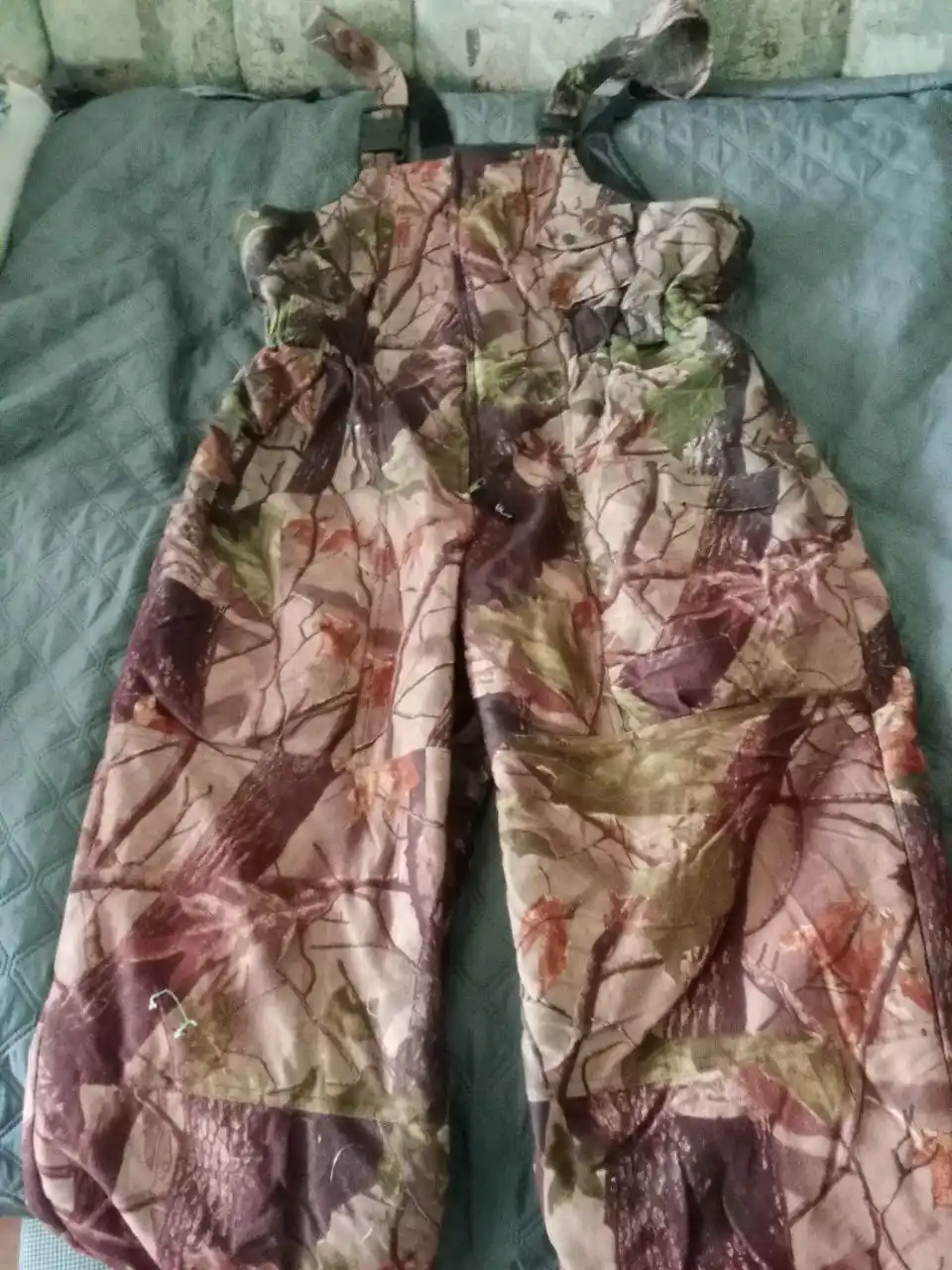 Камуфляжный зимний костюм для рыбалки и охоты