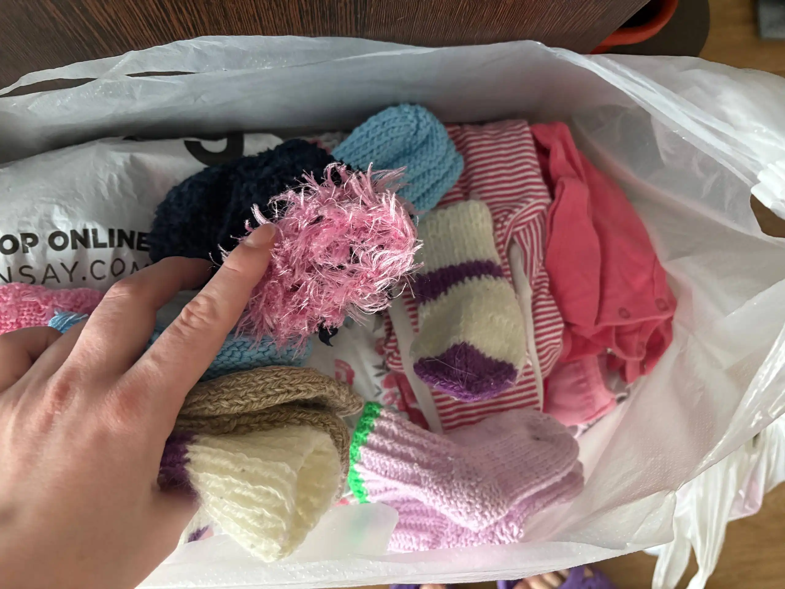 Отдам пакет вещей за сладости