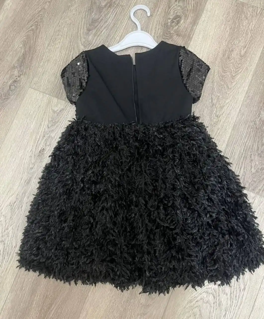 Новое нарядное платье 104 размер с подарком