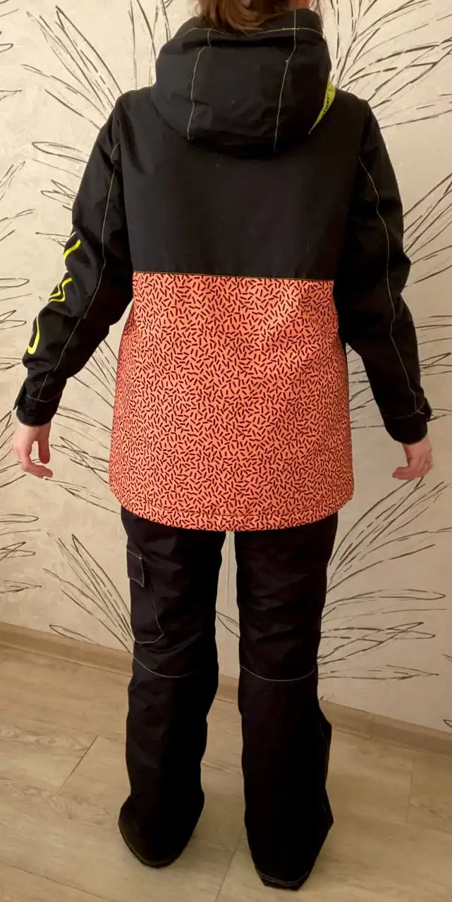 Продажа новых горнолыжных костюмов с бирками