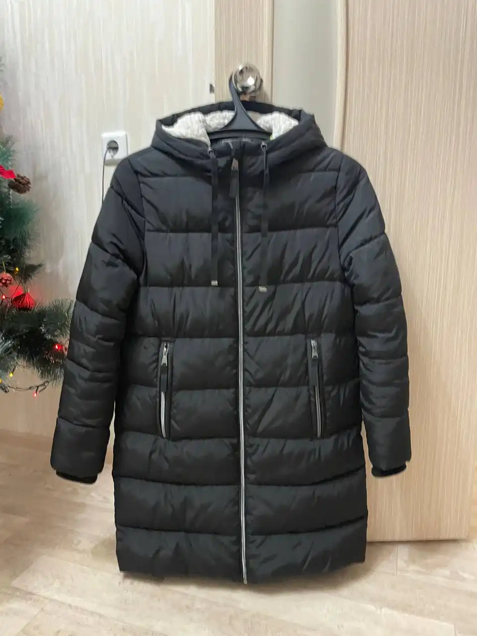 Продам зимний пуховик размер S