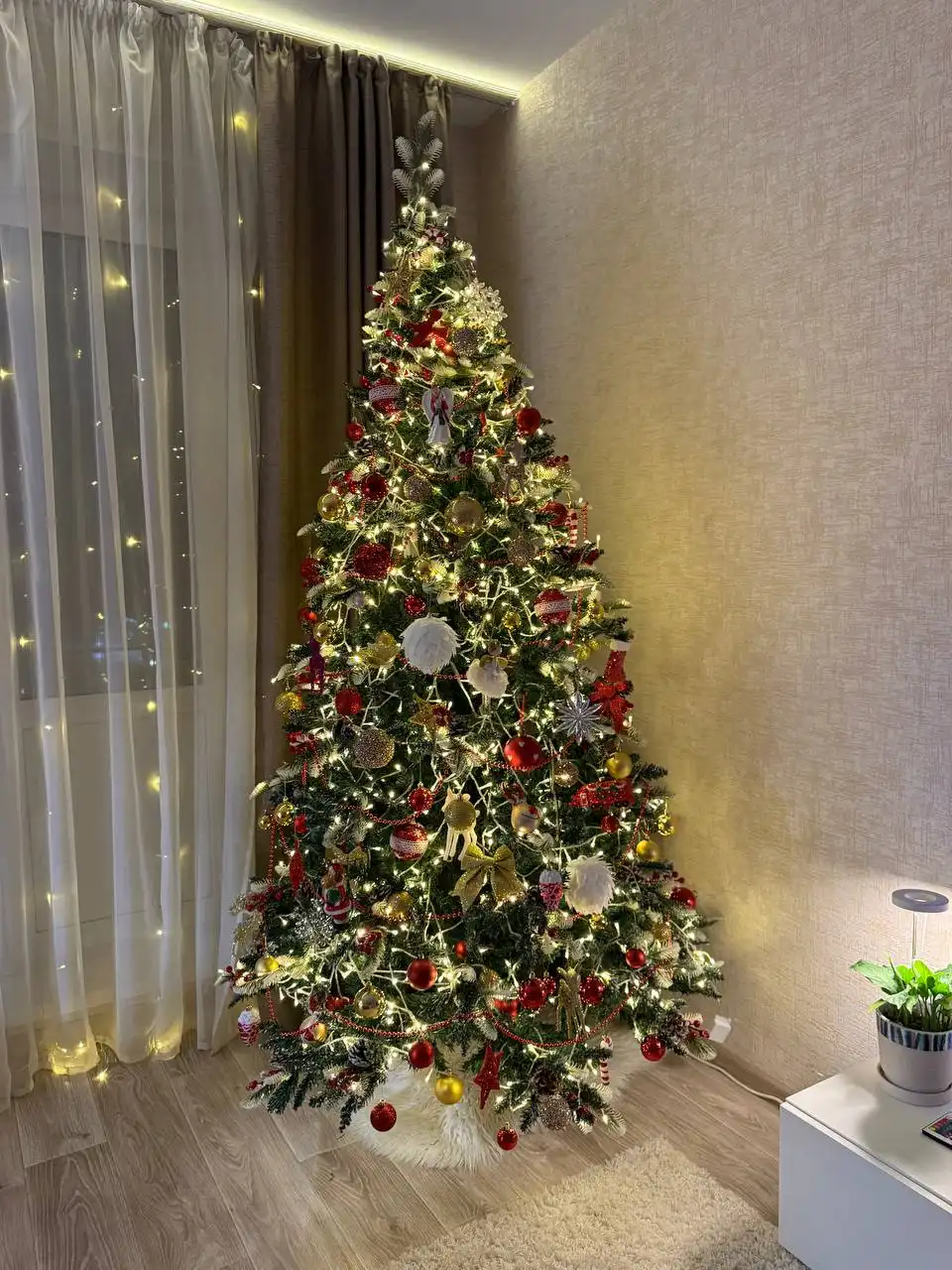 Продам елку без игрушек