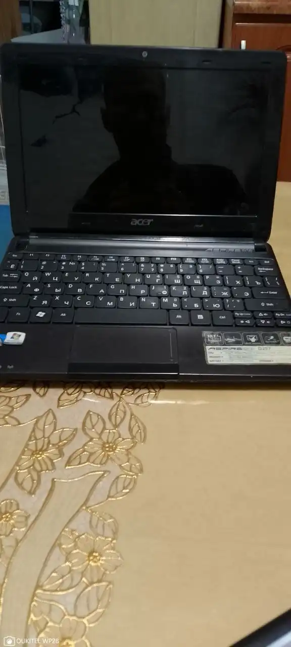 На запчасти, треснул экран