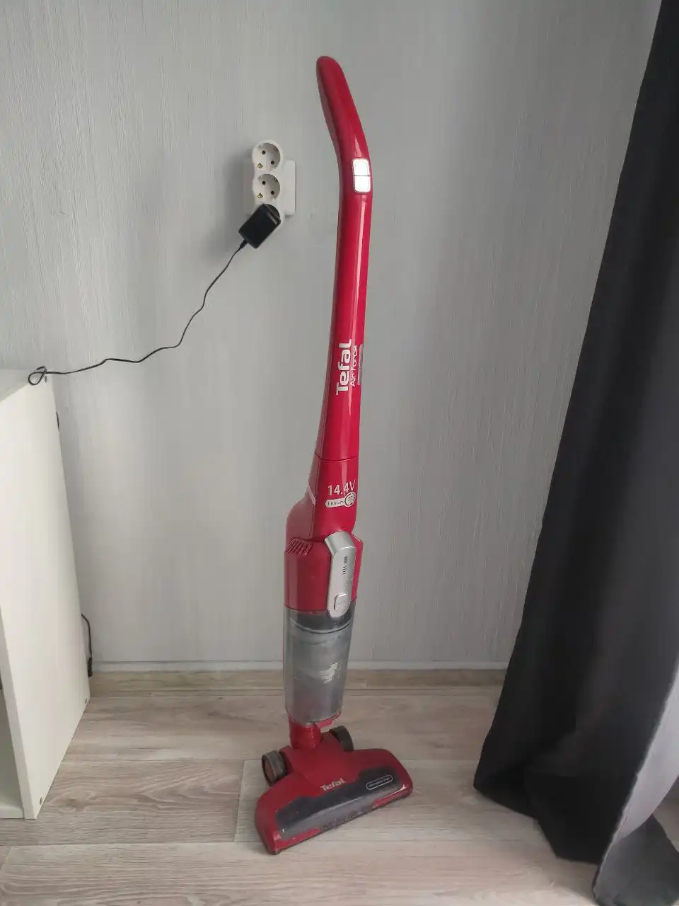 Продам вертикальный пылесос Tefal