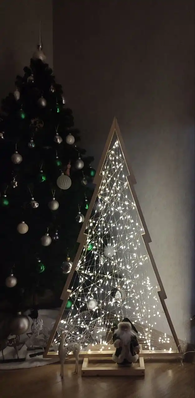 Продажа ёлки из дерева с гирляндой и пультом управления