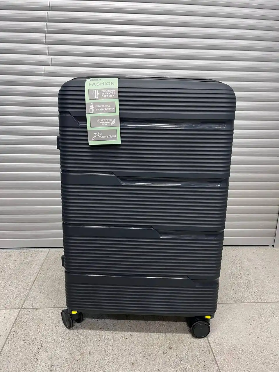 Продам новый чемодан из полипропилена