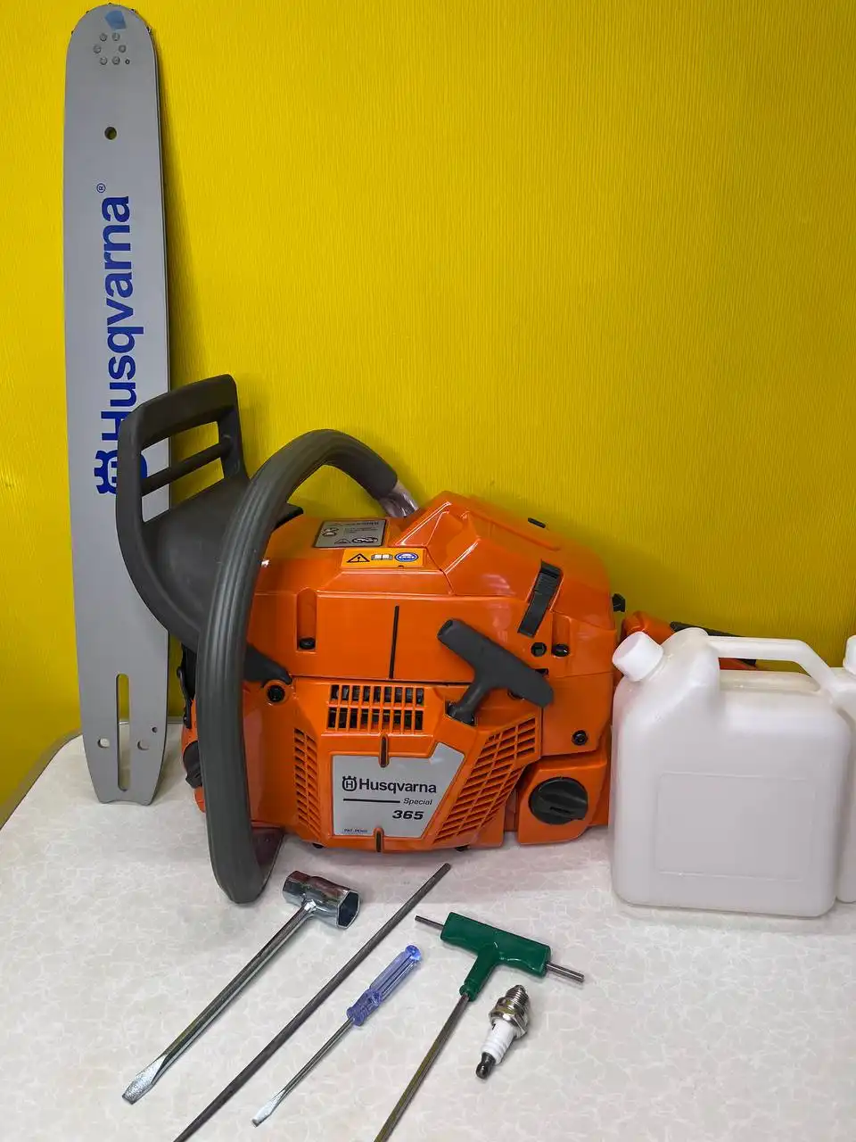 Продам бензопилу Husqvarna 365