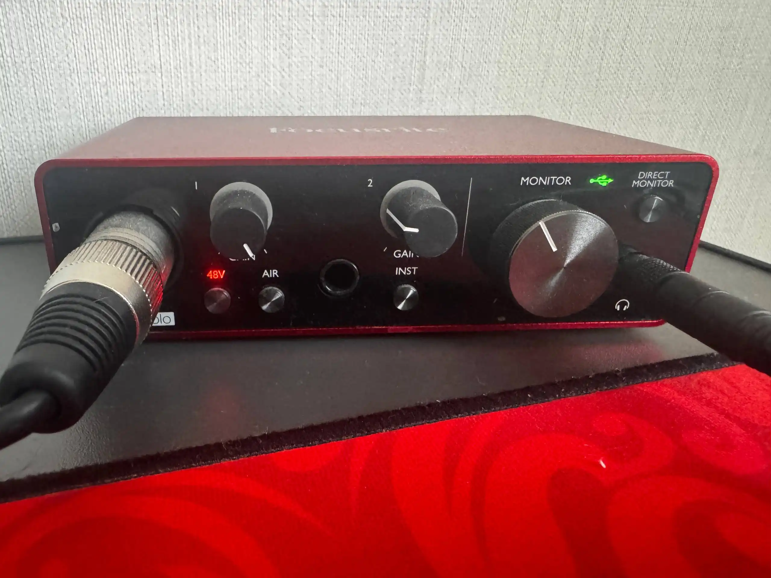 Аудиокарта Focusrite Scarlett 3rd Gen и микрофон AKG P120