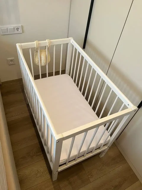 Продам детскую кроватку 50х90 с комплектом - Товары для детей в Томск