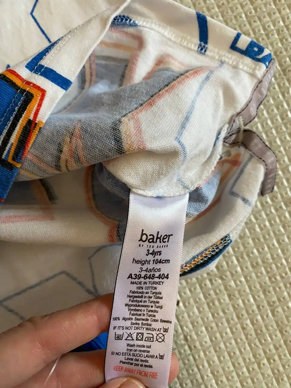 Комплект одежды размер 104 в отличном состоянии