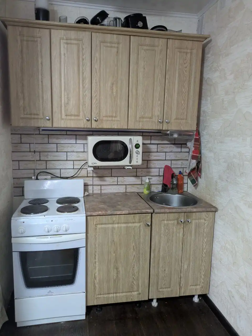 Продам гарнитур с мойкой и сушилкой для посуды