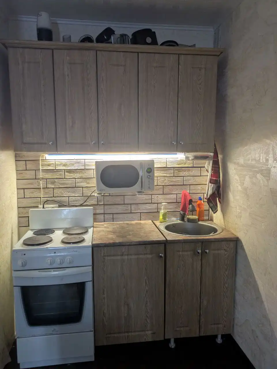 Продам гарнитур с мойкой и сушилкой для посуды