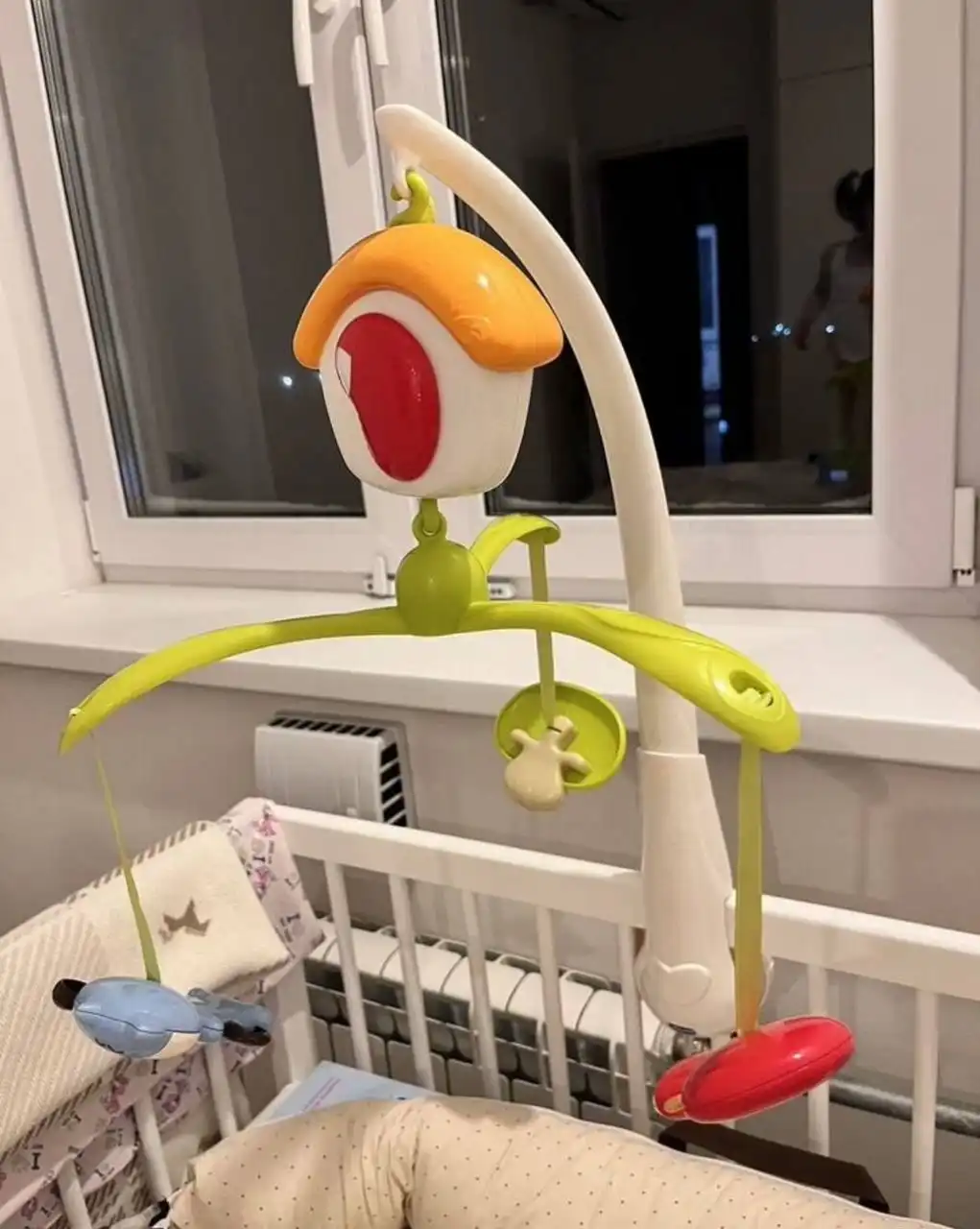 Продам заводной мобиль Chicco