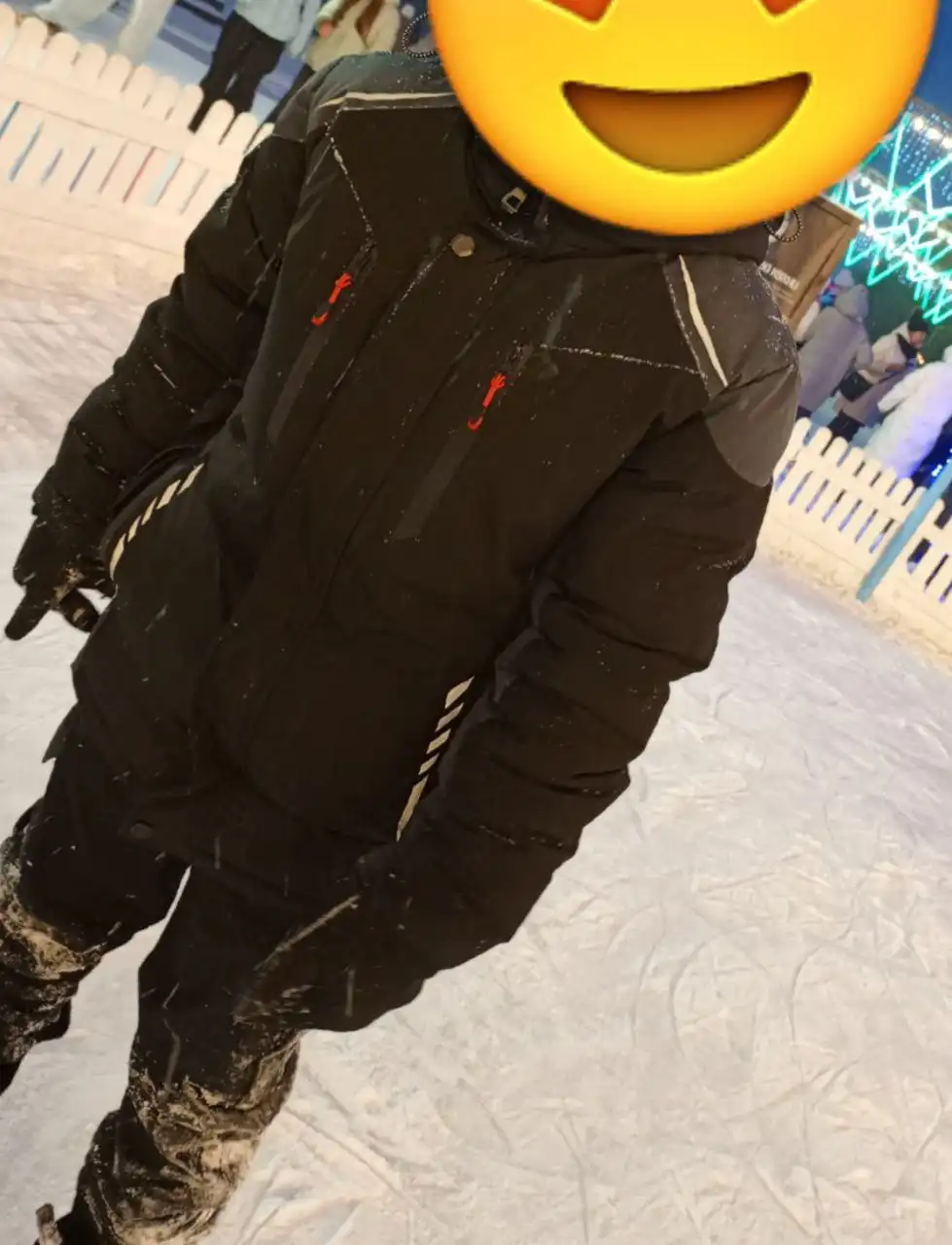 Продам зимнюю куртку с капюшоном, 152 размер