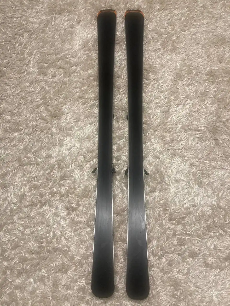 Продам лыжи универсальной модели для прогрессивного катания