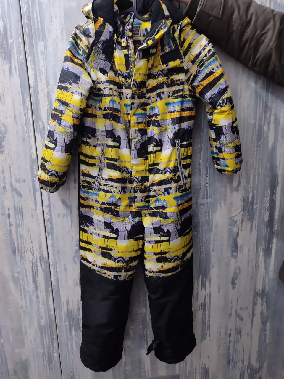 Продам детский комбинезон и пальто размер 122