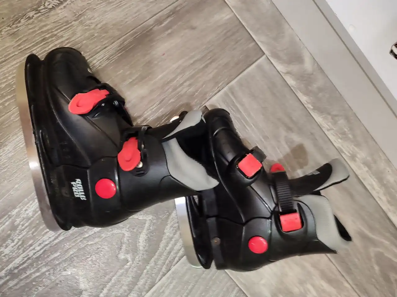 Продам коньки р-р 30-33