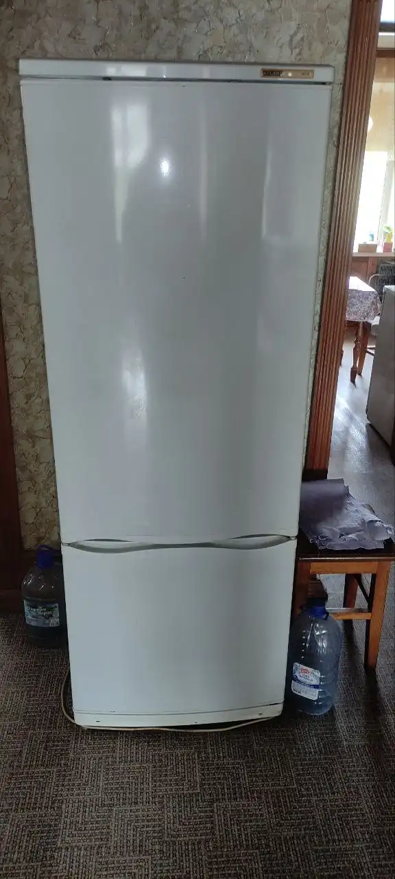 Продам полурабочий холодильник ATLANT - Холодильники (Для дома и дачи) в Томск