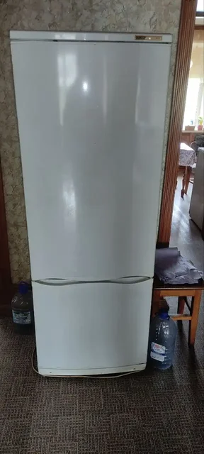 Продам полурабочий холодильник ATLANT - Кухонные принадлежности в Томск