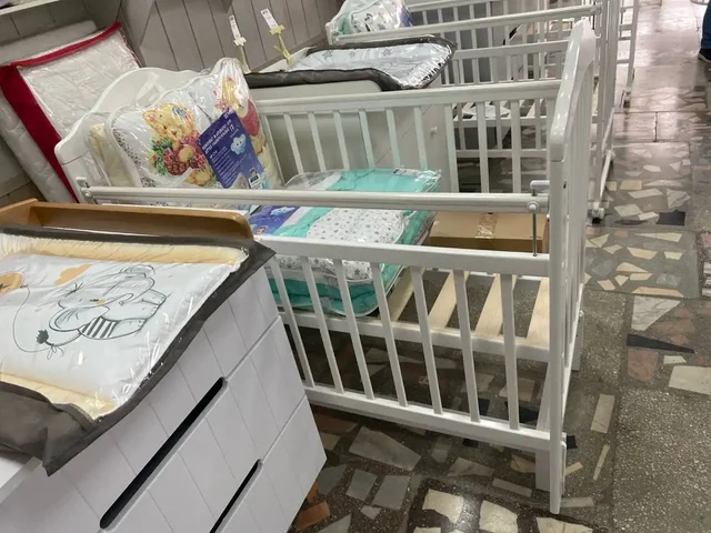 Продам детскую кроватку 120х60 с маятником и матрасом Babyton - Детская мебель в Томск