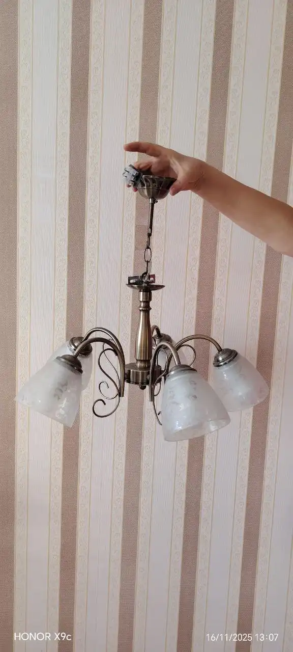 Продам люстру в рабочем состоянии - Барахолка в Томск