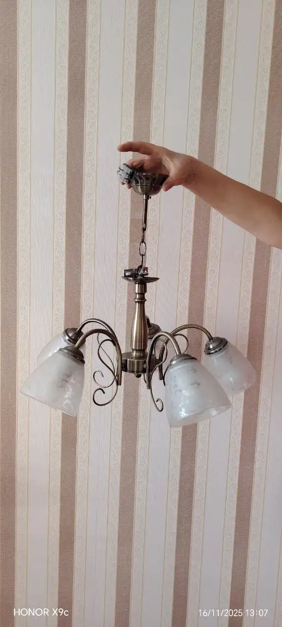 Продам люстру в рабочем состоянии - Барахолка в Томск