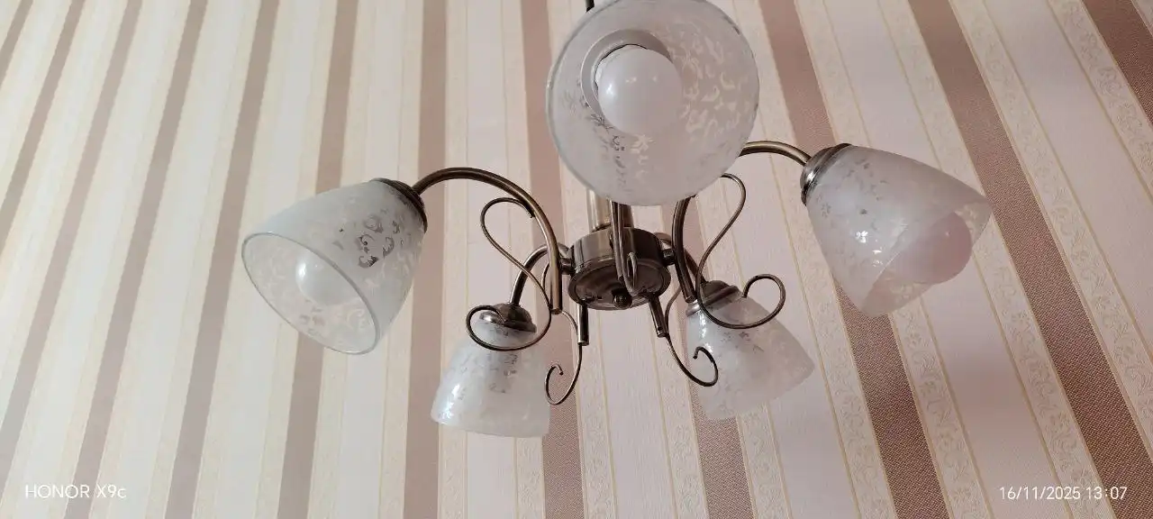 Продам люстру в рабочем состоянии - Барахолка в Томск