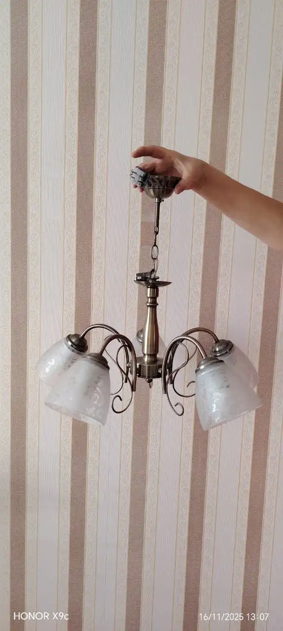 Продам люстру в рабочем состоянии - Барахолка в Томск