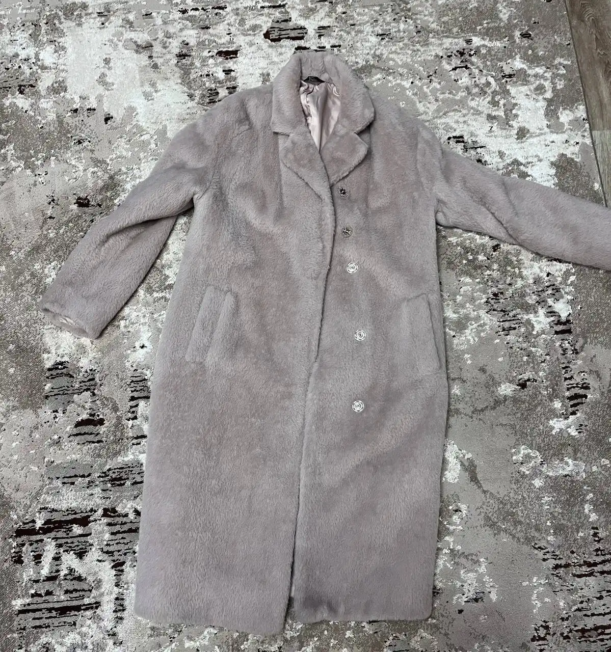 Продам зимнее пальто и угги - Верхняя одежда (Одежда) в Томск