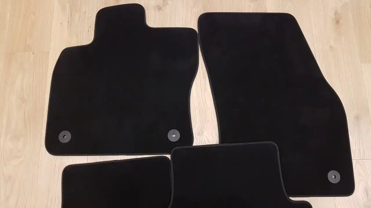 Продам коврики для салона Tiguan заводские велюр - Аксессуары (Авто) в Томск