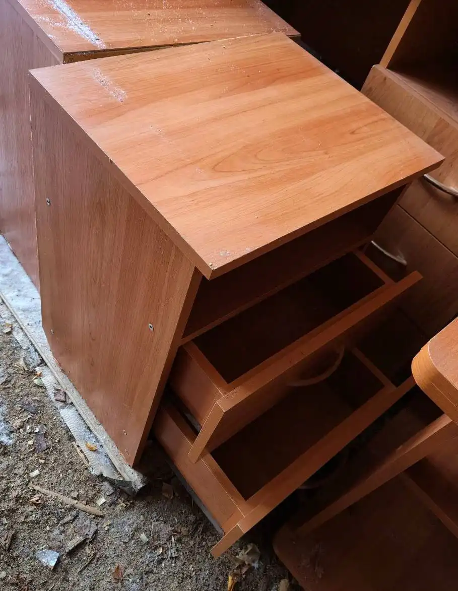 Продам 2 тумбы прикроватные и полку - Мебель (Для дома и дачи) в Томск