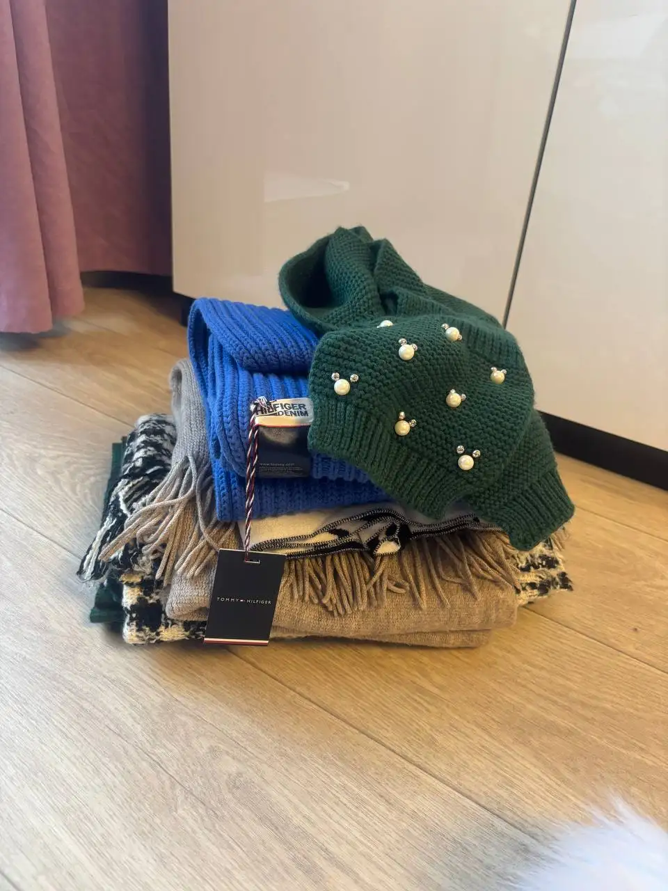 Продажа зимних аксессуаров и брендового шарфа Tommy Hilfiger - Аксессуары (Одежда) в Томск