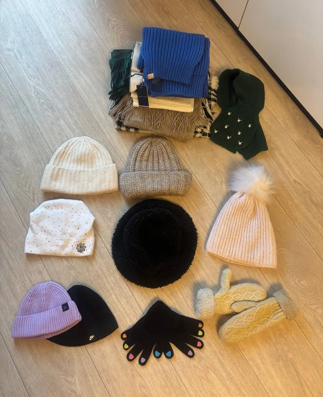 Продажа зимних аксессуаров и брендового шарфа Tommy Hilfiger - Аксессуары (Одежда) в Томск