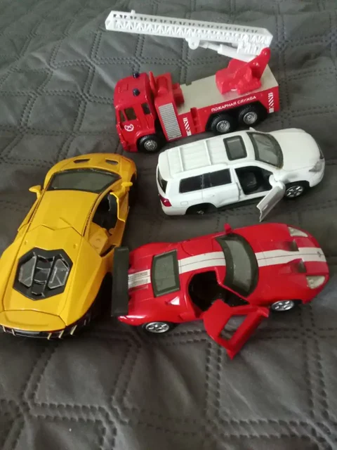 Детские машинки с открывающимися дверками - Учебная литература в Томск