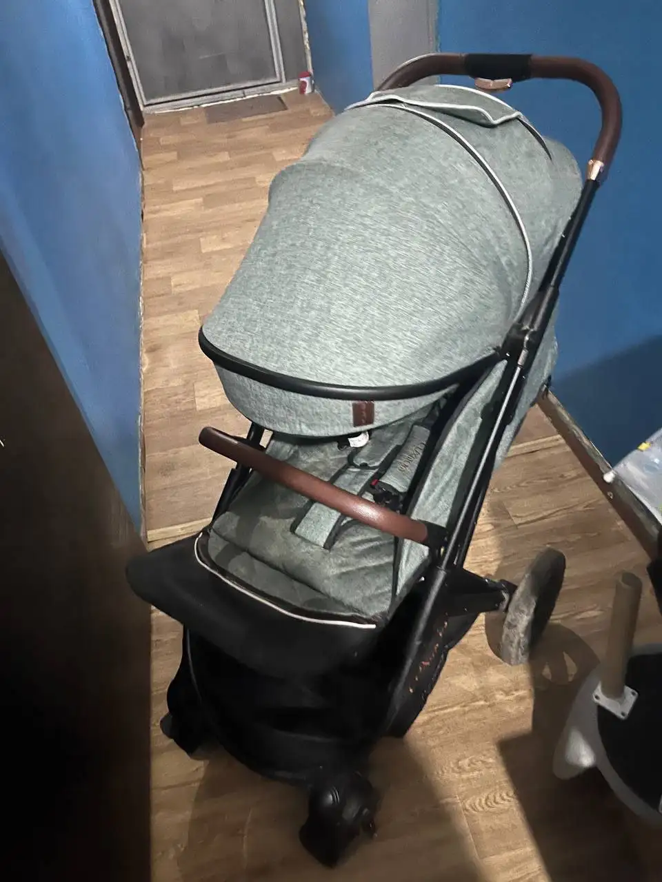 Продам коляску с нефиксируемым сиденьем - Коляски (Товары для детей) в Томск