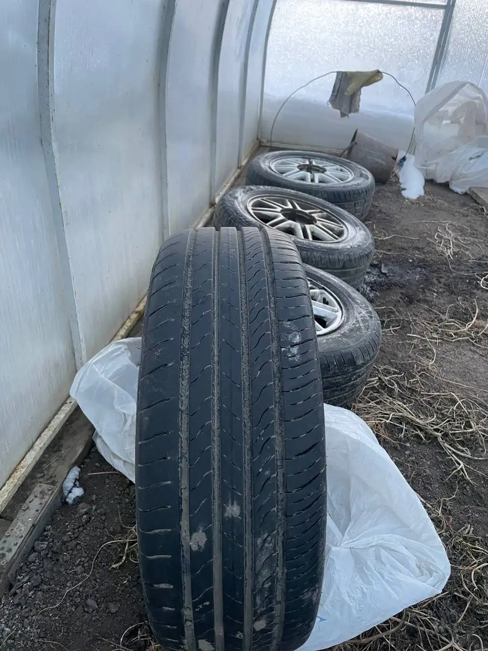 Колёса в сборе 15r летние Viatti Strada2 - Колёса и диски (Запчасти) в Томск