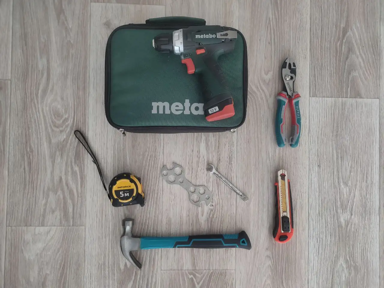 Продам шуруповерт Metabo PowerMaxx BS 12V с набором инструментов - Инструменты (Барахолка) в Северск