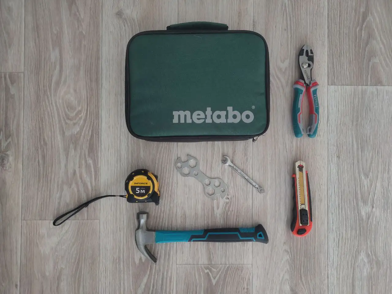 Продам шуруповерт Metabo PowerMaxx BS 12V с набором инструментов - Инструменты (Барахолка) в Северск