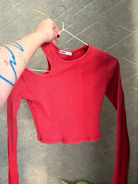 Красная водолазка - Верхняя одежда в Томск