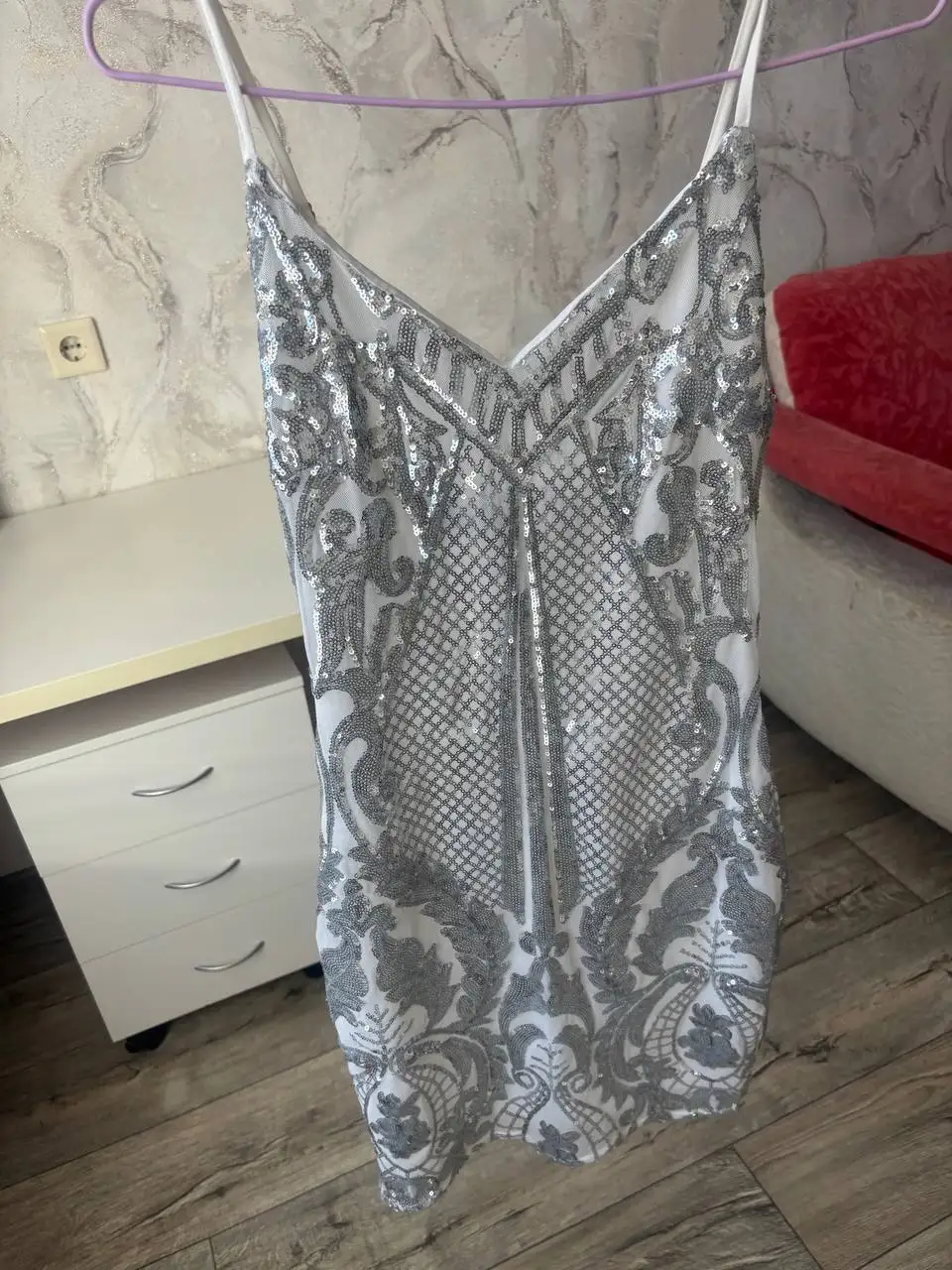 Белое платье с пайетками на лямочках - Платья (Одежда) в Томск