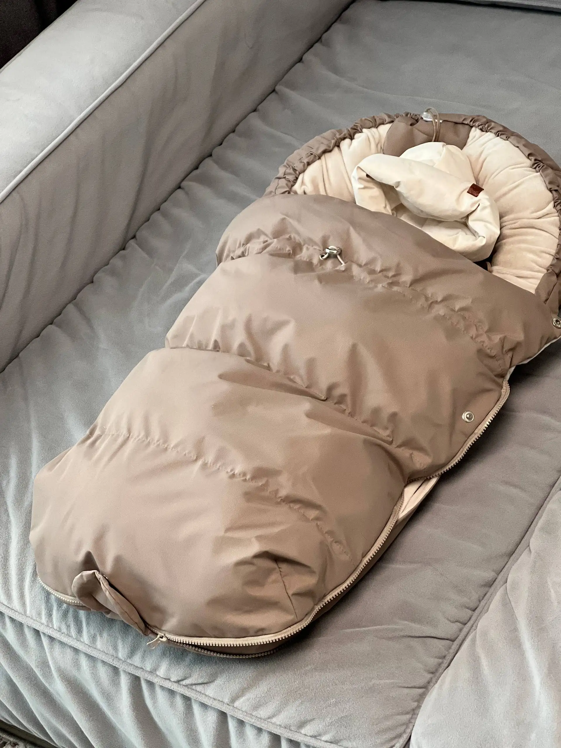 Продажа зимнего конверта и комбинезона для детей - Одежда для детей (Товары для детей) в Томск