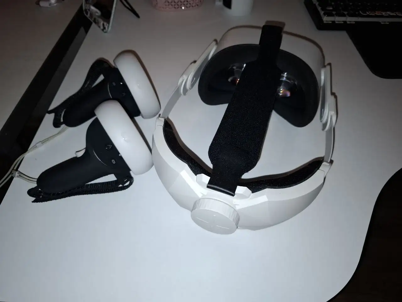 Oculus Quest 2 64гб в отличном состоянии - VR-гарнитуры (Электроника) в Томск