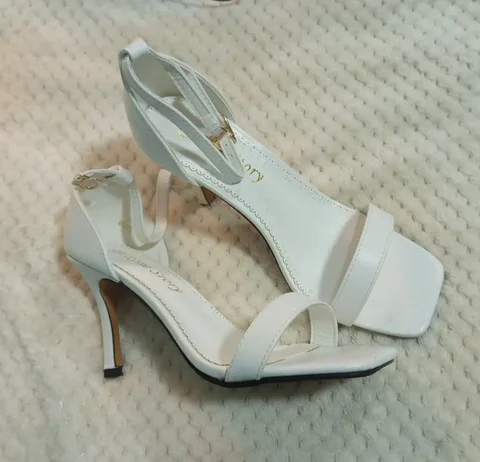 Новые босоножки 39-40 размер - Пижамы/кигуруми в Томск